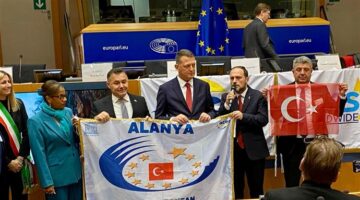 Kaymakam Ürkmezer Ve Başkan Yücel