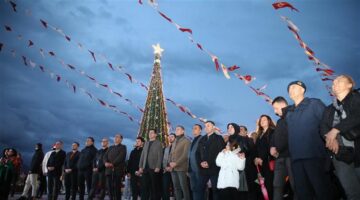 Yerli Ve Yabancı Binlerce Vatandaş Yeni Yıl Pazarı’nda Buluştu