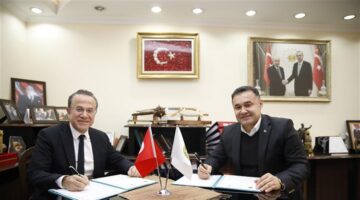 Belediye Personeline Yüksek Lisans İçin İmzalar Atıldı