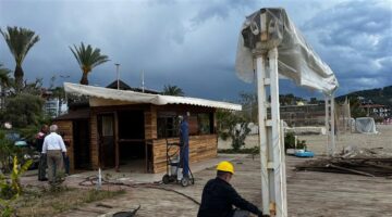 Sahil Büfesi Projesi Kapsamında Yıkım Çalışmaları Sürüyor
