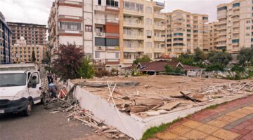 Park Alanını İşgal Eden Restoran