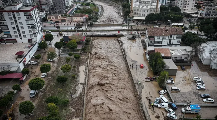 Sağanak Hayatı Durdurdu! Mersin’de Dereler Taştı