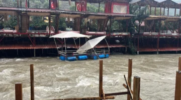 Antalya Ve Çevre İlçelerde Büyük Sel Felaketi