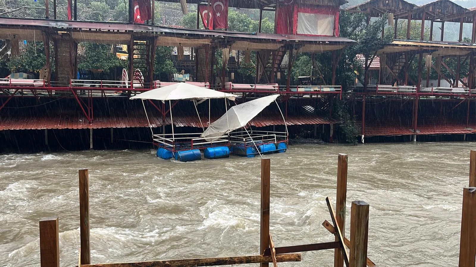 Antalya Ve Çevre İlçelerde Büyük Sel Felaketi