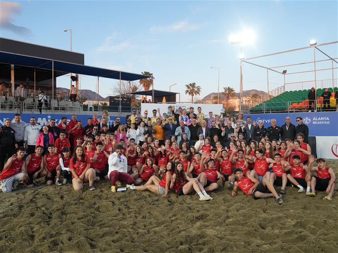 Plaj Voleybolu Sezonu Alanya’da Açıldı
