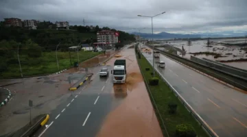 Rize Ve Trabzon’u Şiddetli Sağanak Vurdu