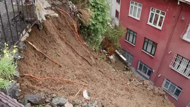 İstanbul Ve Ankara’yı Sağanak Vurdu