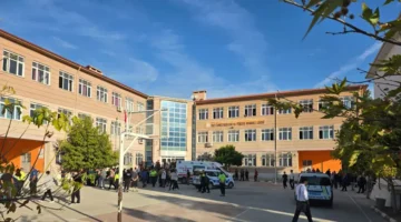 Manisa Turgutlu’da Lisenin Önünde Silahlı Saldırı